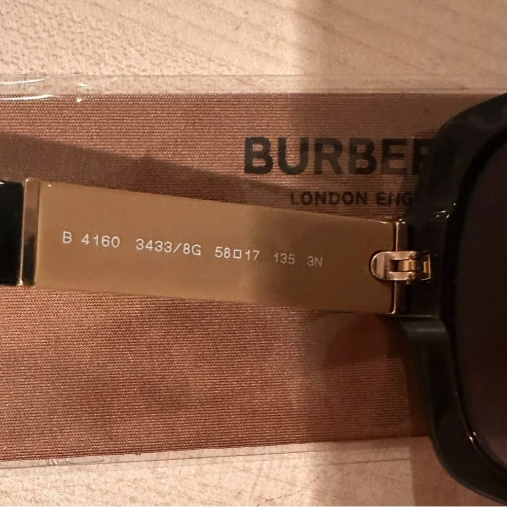 -💫NWT BURBERRY sunglasses